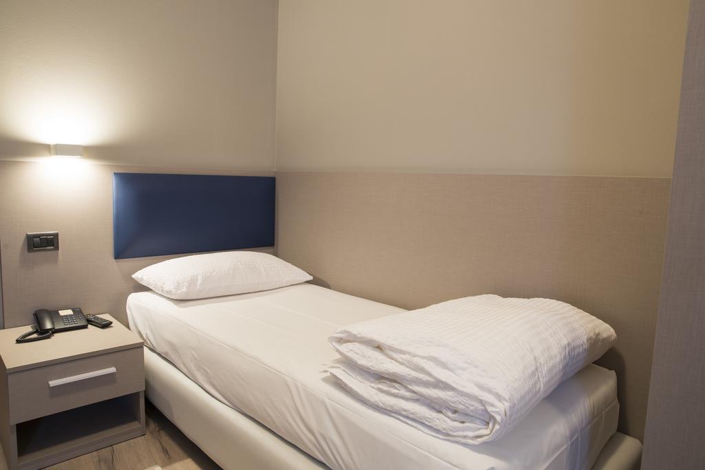 Albergo Montenegro Maniago Esterno foto
