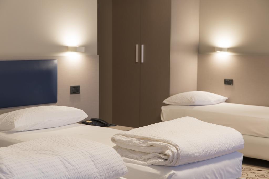 Albergo Montenegro Maniago Esterno foto
