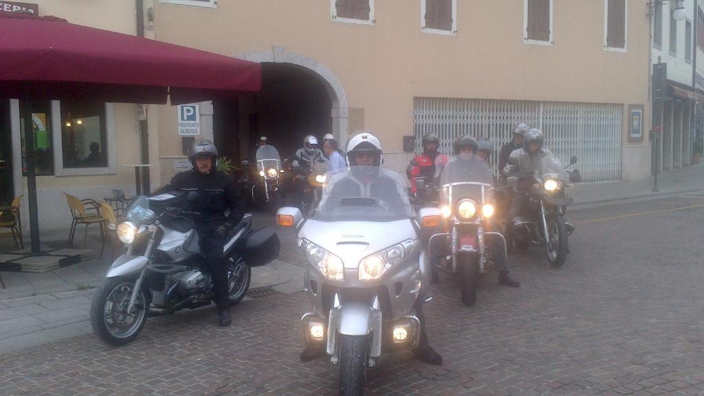 Albergo Montenegro Maniago Esterno foto